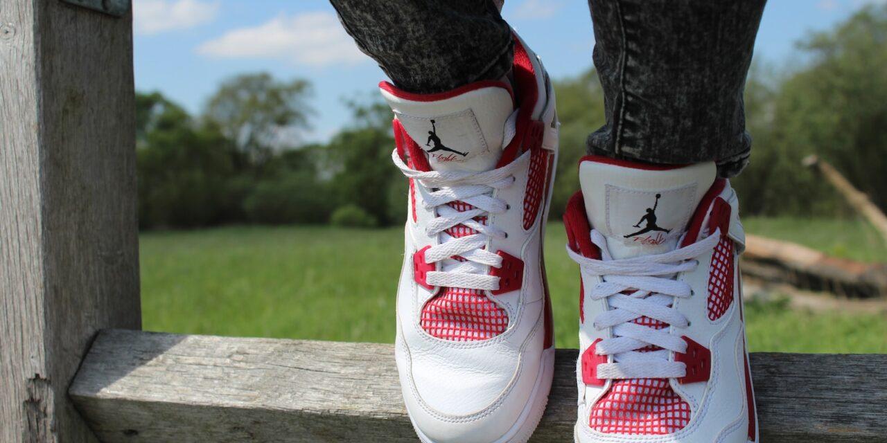 How to Wear Jeans with Jordans: 7 Great Tips