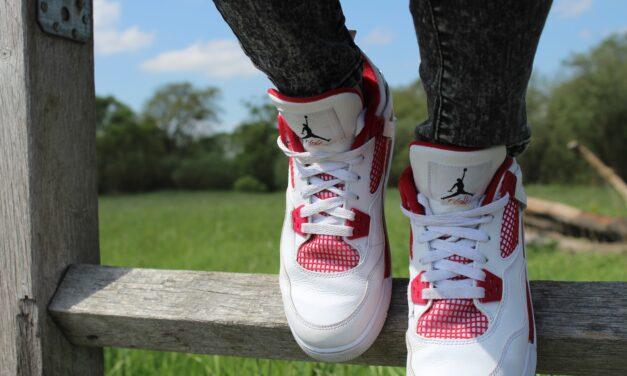 How to Wear Jeans with Jordans: 7 Great Tips